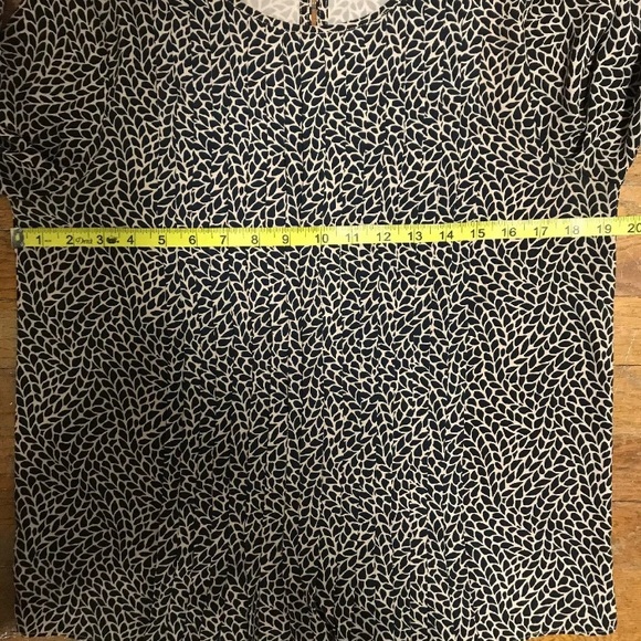 Ann Taylor Small Pink Print Ruffle Front Top - Picture 7 of 8